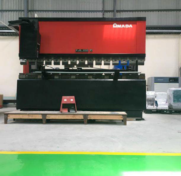 MÁY CHẤN THỦY LỰC NC 100 TẤN AMADA